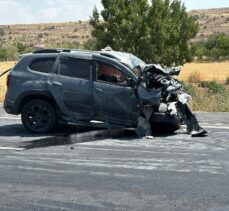 Nevşehir'de minibüs ile otomobilin çarpıştığı kazada 13 kişi yaralandı