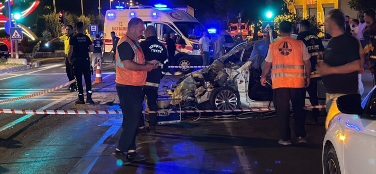 Nevşehir'de tıra çarpan otomobildeki 2 kişi öldü, 3 kişi yaralandı