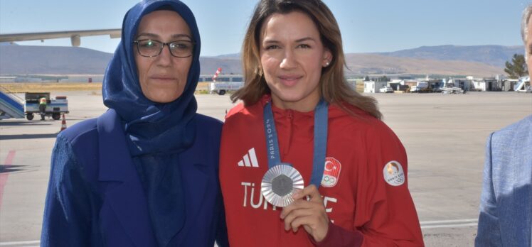 Olimpiyat ikincisi Hatice Akbaş, memleketi Malatya'ya geldi: