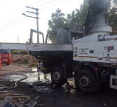 Osmaniye'de beton pompası aracı elektrik direğine çarptı, 2 kişi yaralandı