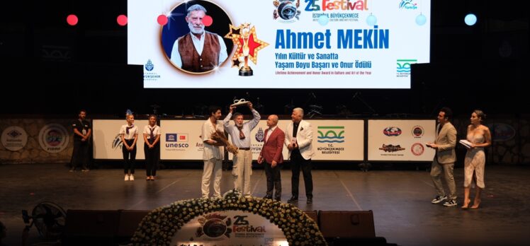 Oyuncu Ahmet Mekin ve Göksel Kortay, Büyükçekmece'de ödül aldı