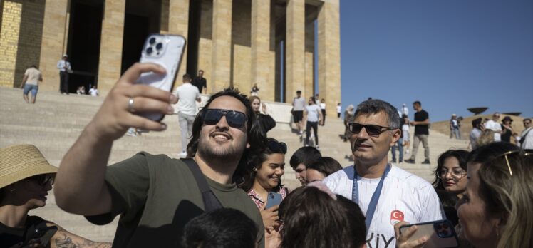 Paris 2024'e katılan milli atıcılar, Anıtkabir'i ziyaret etti