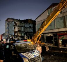 Pendik'te İETT otobüsünün çarptığı binanın yıkımına yarın devam edilecek