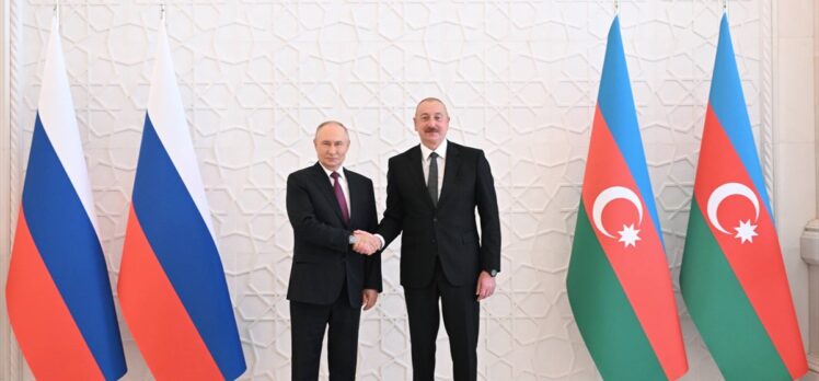 Putin ve Aliyev, Bakü'de görüştü