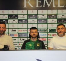 Sakaryaspor, orta saha oyuncusu Murat Cem Akpınar'ı yeniden kiraladı