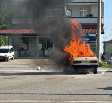 Samsun'da seyir halindeyken yanan otomobil kullanılamaz hale geldi