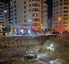 Şanlıurfa'da inşaat temeline düşen otomobildeki 3 kişi yaralandı