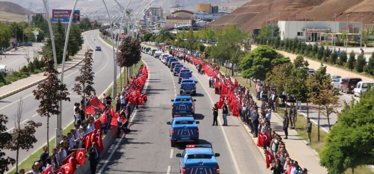 Şehit Ahmet Şahan, yol kenarına çıkan Çankırılılar tarafından memleketine uğurlandı