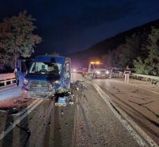 Sinop’ta otomobille minibüsün çarpıştığı kazada 2 kişi yaralandı