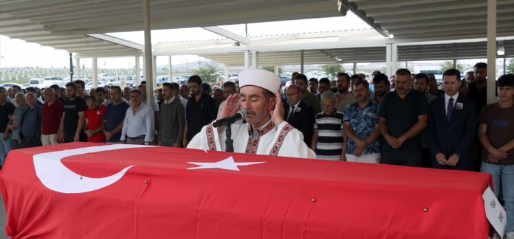 GÜNCELLEME – Sivas'ta orman yangınına müdahale sırasında dereye yuvarlanan dozerin operatörü öldü