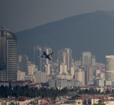 SOLOTÜRK, Büyük Zafer'in 102. yılında İstanbul'da gösteri uçuşu gerçekleştirdi