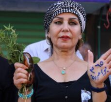 Suriye'nin Suveyda ilinde rejim karşıtı protestoların ilk yıl dönümünde halk gösteri düzenledi