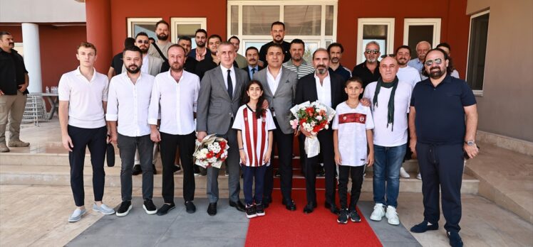 TFF Başkanı Hacıosmanoğlu, Sivasspor Kulübünü ziyaret etti