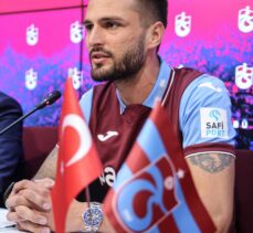 Trabzonspor'da Okay Yokuşlu için imza töreni düzenlendi