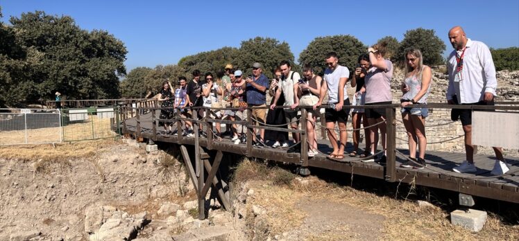 Troya'da arkeologlar saray ve agora ile sur duvarını gün ışığına çıkarıyor