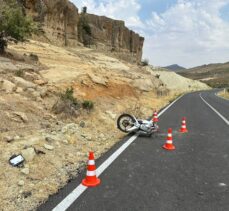 Uşak'ta devrilen motosikletteki çocuk hayatını kaybetti