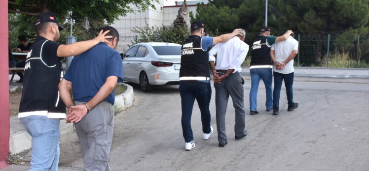 Adana'da 6 kilo 150 gram sentetik uyuşturucunun ele geçirildiği operasyon kamerada