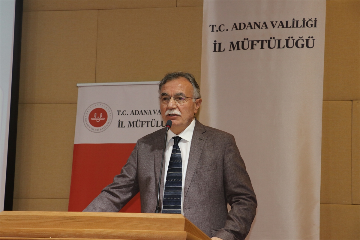 Adana'da “Peygamberimiz ve şahsiyet inşası” konferansı düzenlendi