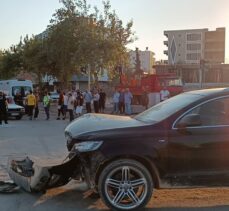 Adıyaman'da iki otomobilin çarpıştığı kazada 3 kişi yaralandı