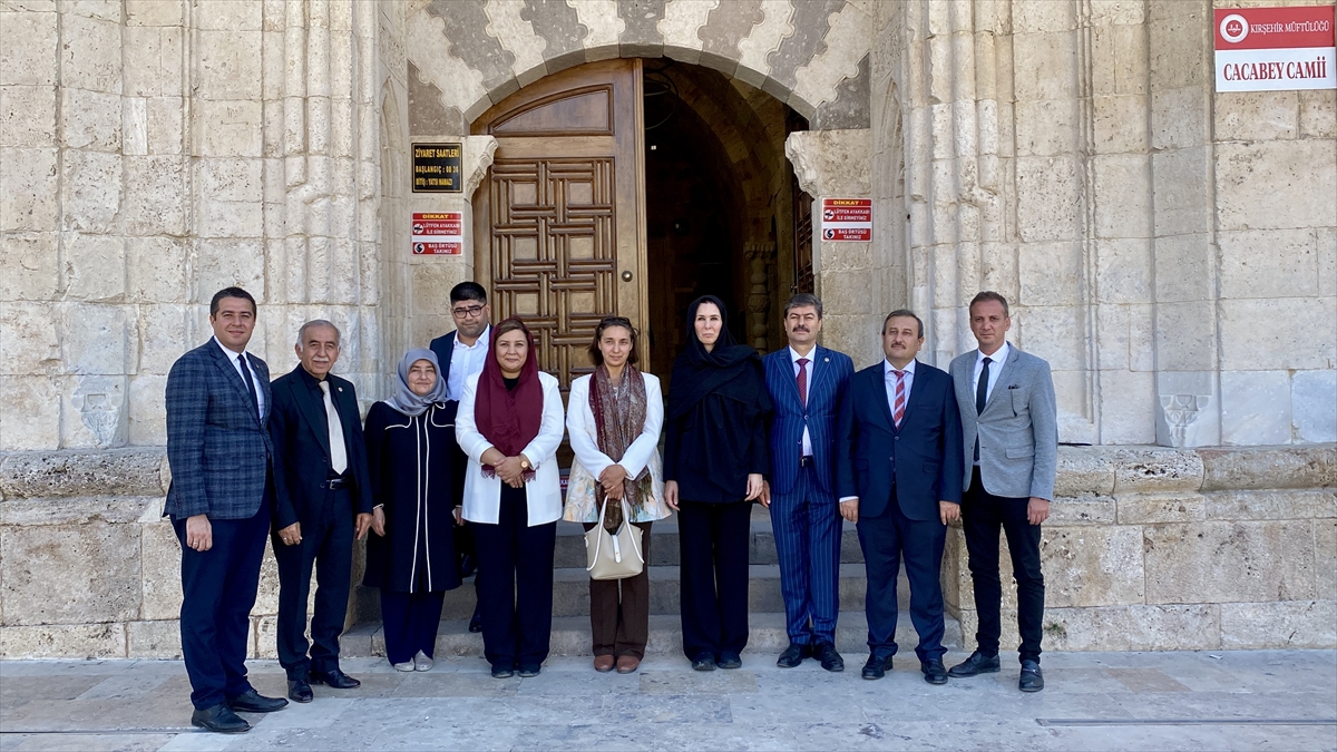 AK Parti Genel Başkan Yardımcısı Karaaslan, Kırşehir'de ziyaretlerde bulundu