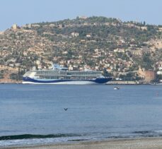 Alanya'ya “Marella Discovery” kruvaziyeri 1743 yolcu getirdi