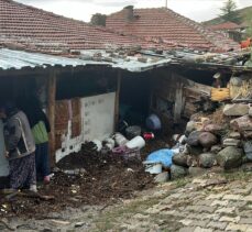 Ankara'nın Çubuk ilçesinde sağanak su baskınlarına neden oldu