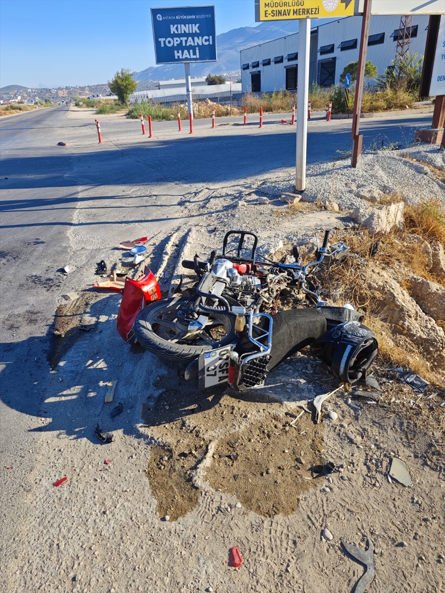 Antalya'da bir kişinin yaralandığı kazayı güvenlik kamerası kaydetti