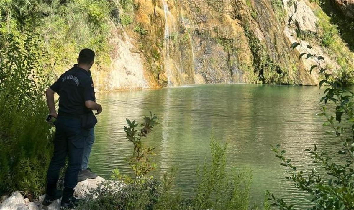 Antalya'da serinlemek için şelaleye giren turist boğuldu