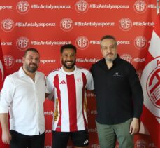 Antalyaspor, yeni transferi Townsend için imza töreni düzenledi