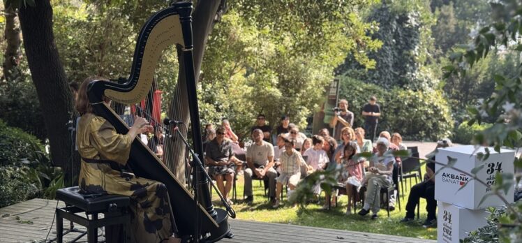 Arpist Meriç Dönük, Sakıp Sabancı Müzesi'nde konser verdi