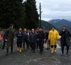 Artvin'de heyelan ve taşkınlar nedeniyle 32 köy yolu kapandı