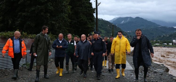 Artvin'de heyelan ve taşkınlar nedeniyle 32 köy yolu kapandı