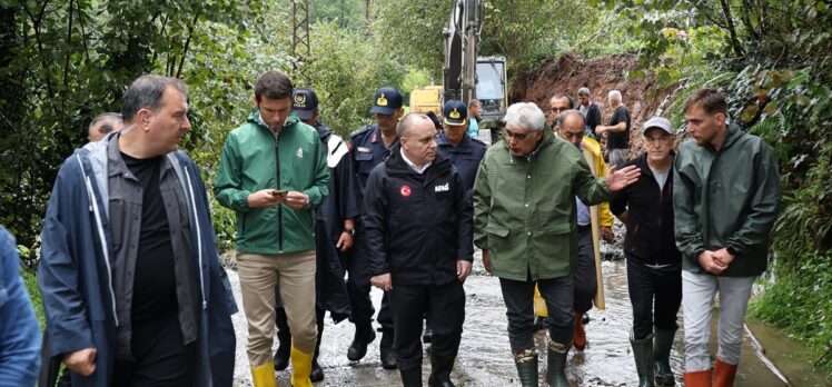 Artvin'de heyelan ve taşkınlar nedeniyle kapanan 32 köy yolu ulaşıma açıldı