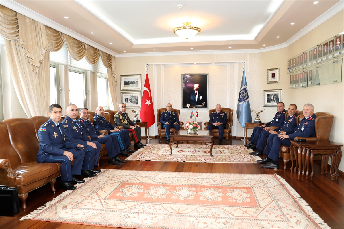 Azerbaycan Hava Kuvvetleri Komutan Vekili İslamzade'den Hava Kuvvetleri Komutanlığına ziyaret