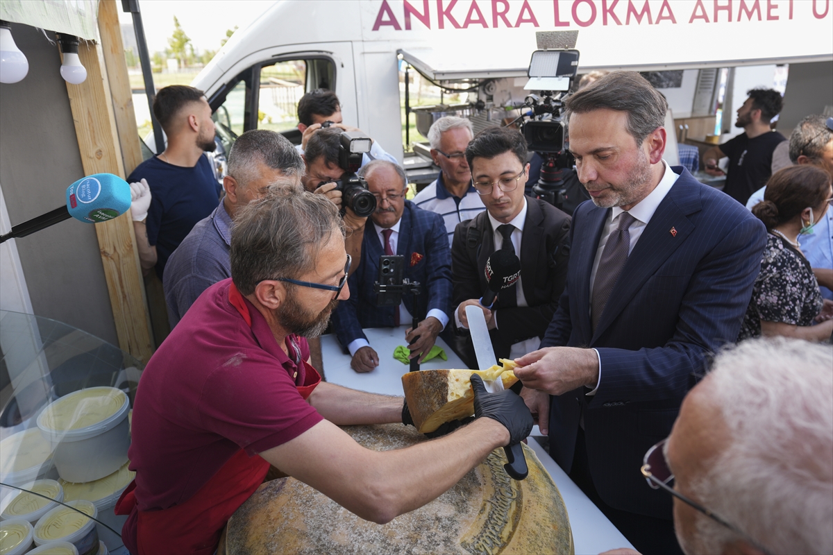 Bakan Bayraktar, Ankara'daki Kars-Ardahan-Iğdır Tanıtım Günleri'ne katıldı