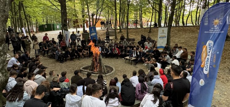 Bakan Uraloğlu, Kocaeli'de “İnsan Hakları Eğitim Kampı”nda gençlerle buluştu: