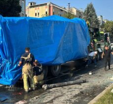 Başakşehir'de devrilen itfaiye aracındaki 2 kişi hafif yaralandı