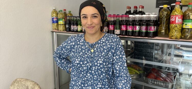 Bolu'da yere düşünce fırlayan soda şişesinin kadının kafasına çarpması güvenlik kamerasında