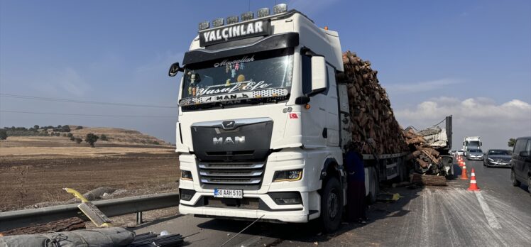 Bursa'daki kazada dorseden ayrılarak sürüklenen tırın kupası hurdaya döndü, sürücü yaralandı