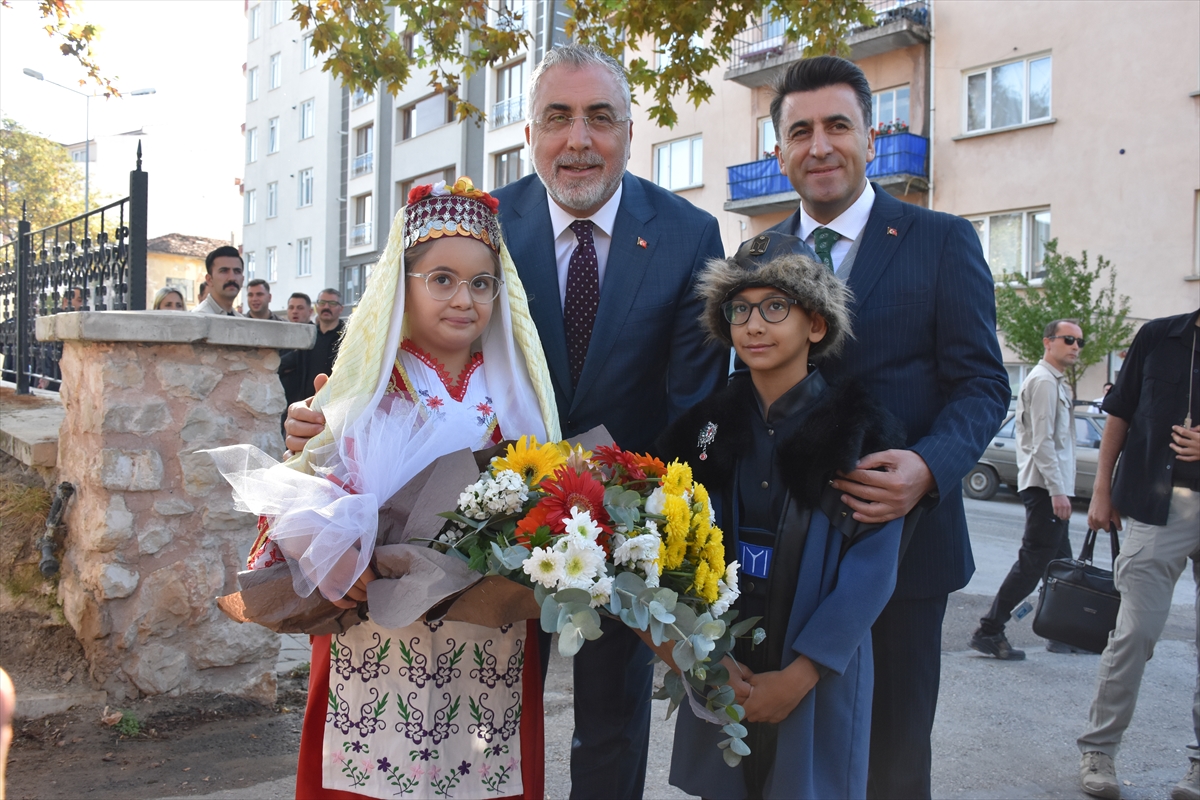 Çalışma ve Sosyal Güvenlik Bakanı Işıkhan, Bilecik'te “Türkiye Buluşmaları”nda konuştu: