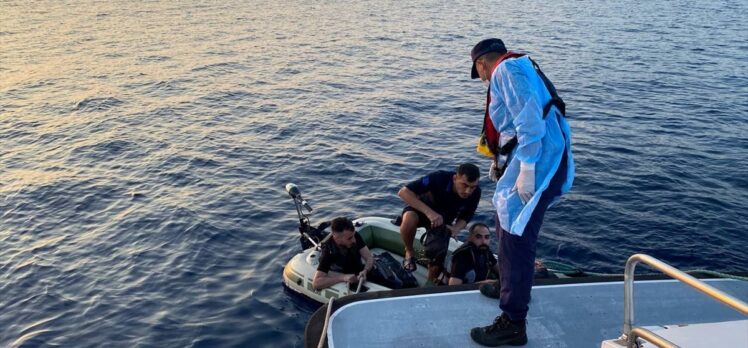 Çanakkale açıklarında sürüklenen bottaki 4 düzensiz göçmen kurtarıldı