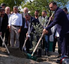 CHP Genel Başkanı Özel, İzmir'de cami temel atma törenine katıldı: