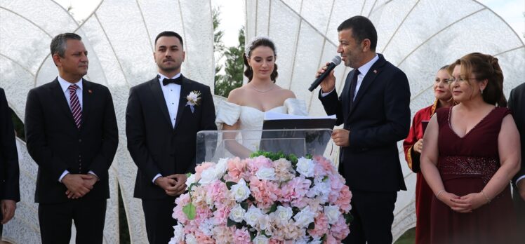 CHP Genel Başkanı Özel, TBMM Başkanvekili Karaca'nın oğlunun nikah şahidi oldu