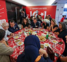 CHP Genel Başkanı Özel, toplumun farklı kesimlerinden ailelerle bir araya geldi