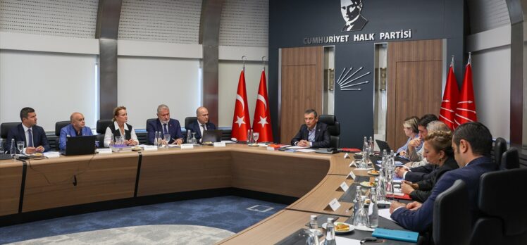 CHP Genel Başkanı Özel, partisinin Göç Politikaları Danışma Kurulu'na başkanlık etti