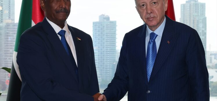 Cumhurbaşkanı Erdoğan, Sudan Egemenlik Konseyi Başkanı el-Burhan'ı kabul etti