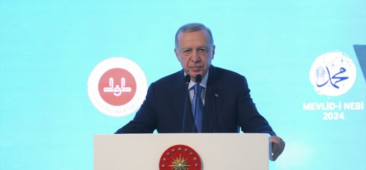 Cumhurbaşkanı Erdoğan: “(Narin Güran cinayeti) Bu vahşet öne sürülerek aile müessesi, dini kurumlar, hatta Kürt kardeşlerimiz hedef alınıyor. Açık söylüyorum bu vicdansızlıktır.”