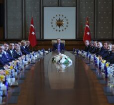 Cumhurbaşkanı Erdoğan, TFF Başkanı Hacıosmanoğlu ve yönetim kurulu üyelerini kabul etti: