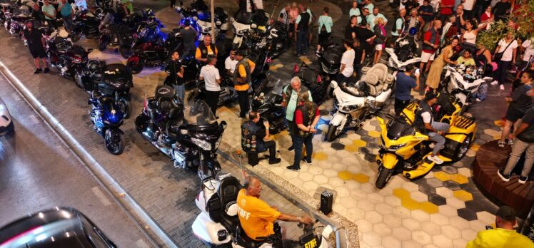 Denizli'de motosiklet tutkunları şehir turu yaptı