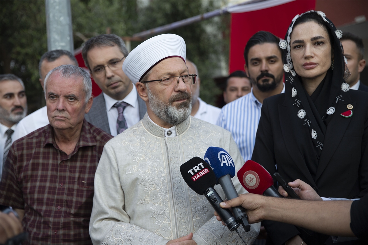 Diyanet İşleri Başkanı Erbaş, İsrail askerlerince katledilen Ayşenur Ezgi Eygi'nin ailesini ziyaret etti: